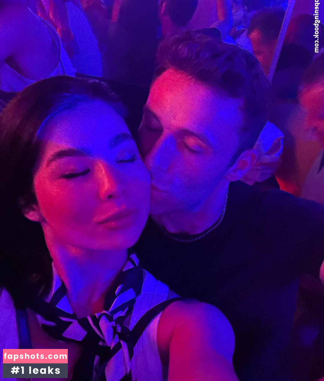 CarolineKwan gallery photo #110