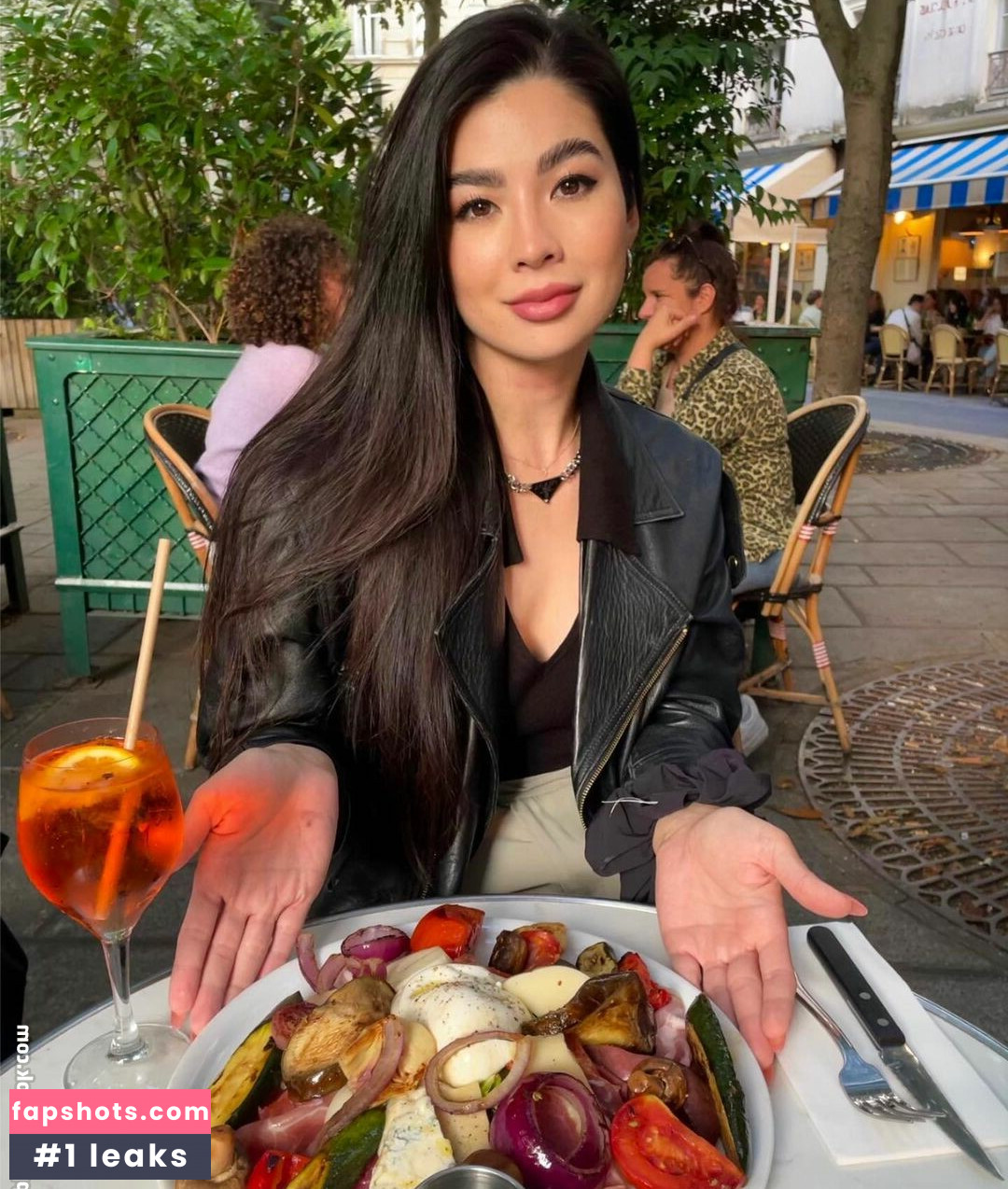 CarolineKwan gallery photo #112