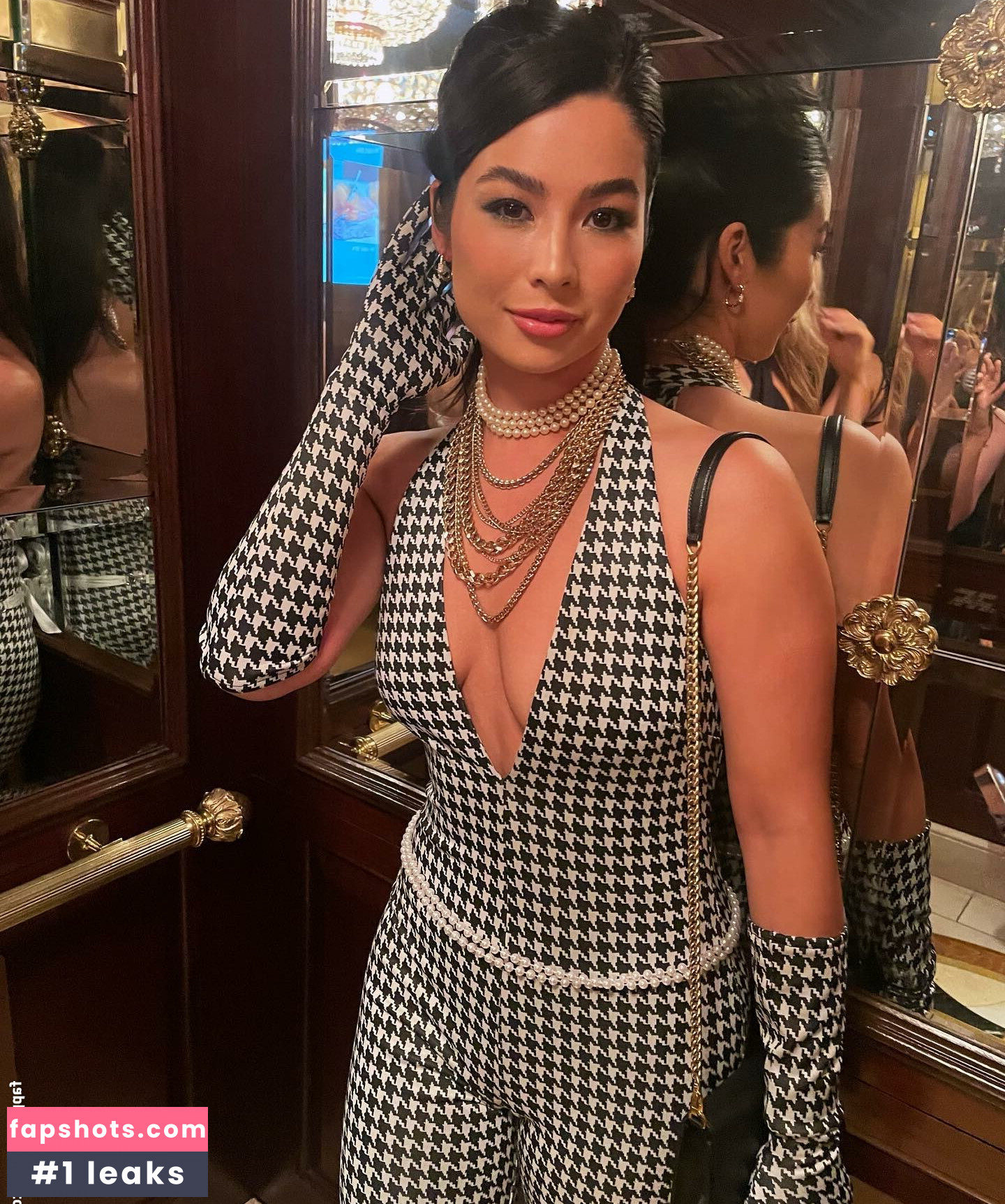 CarolineKwan gallery photo #115