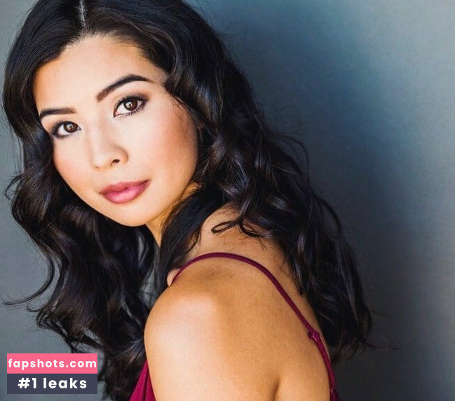 CarolineKwan gallery photo #116