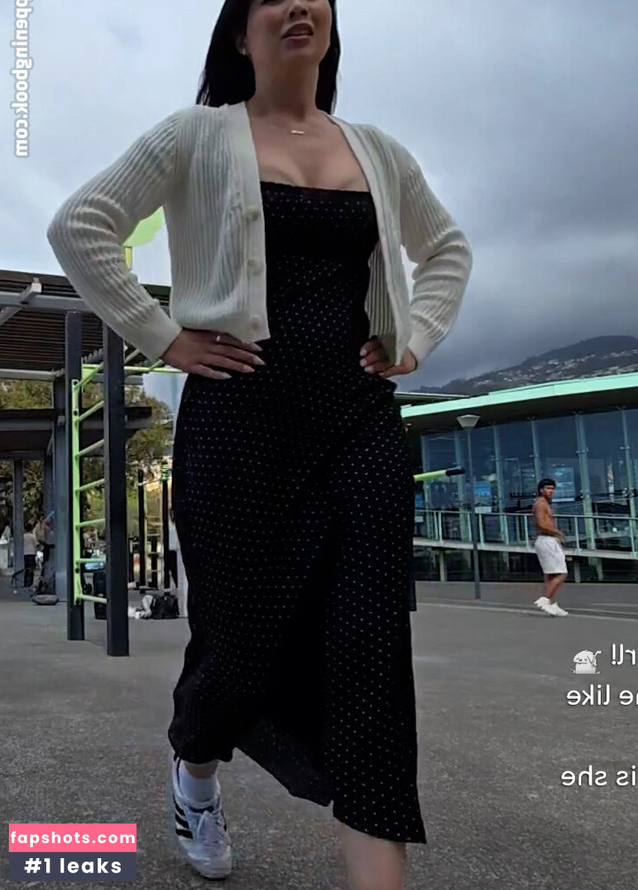 CarolineKwan gallery photo #15