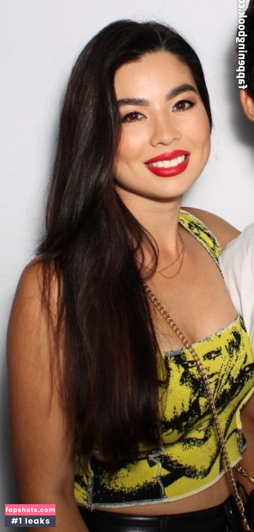 CarolineKwan gallery photo #145