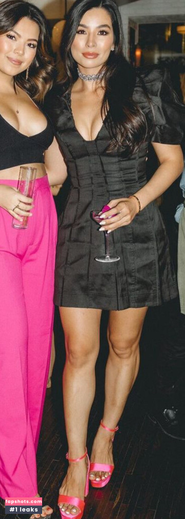 CarolineKwan gallery photo #147