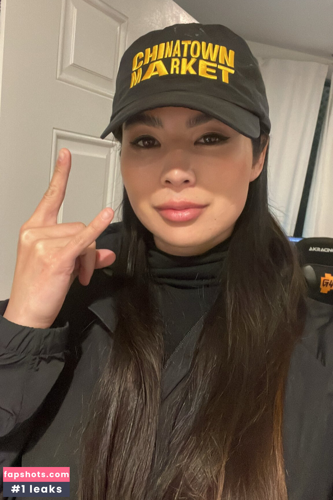 CarolineKwan gallery photo #151