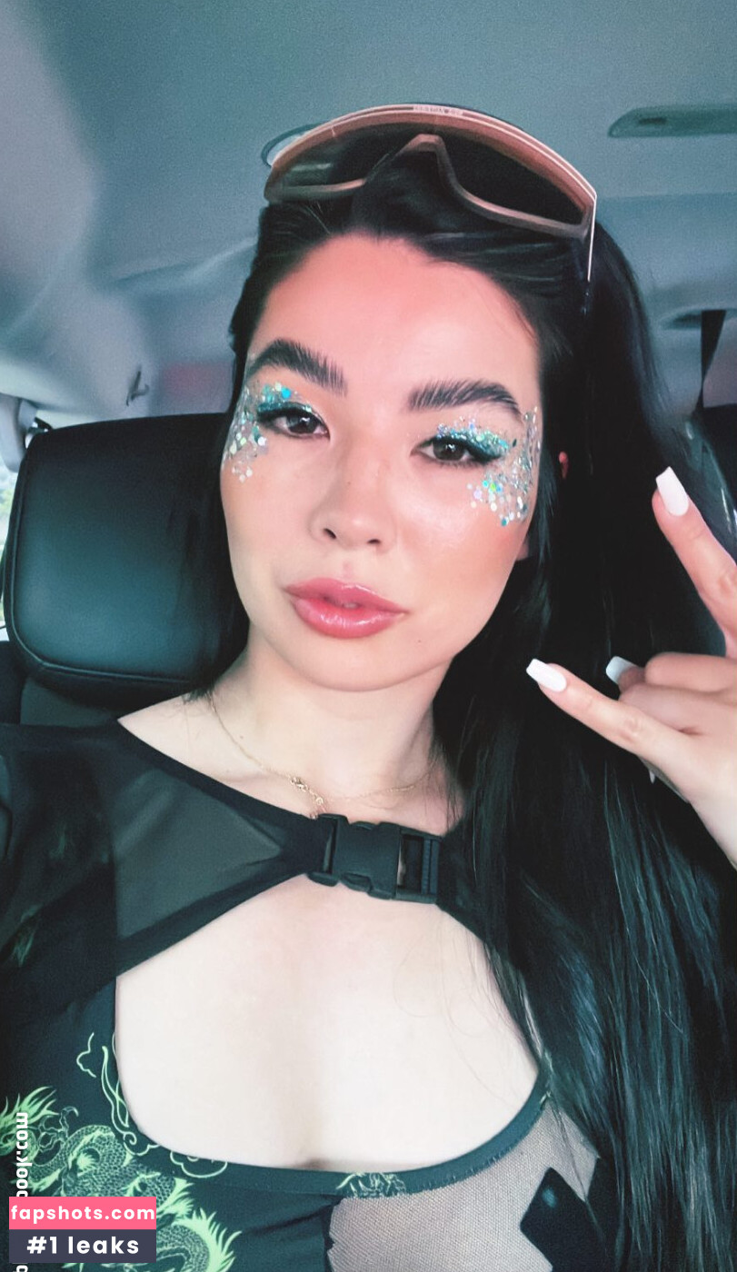 CarolineKwan gallery photo #157