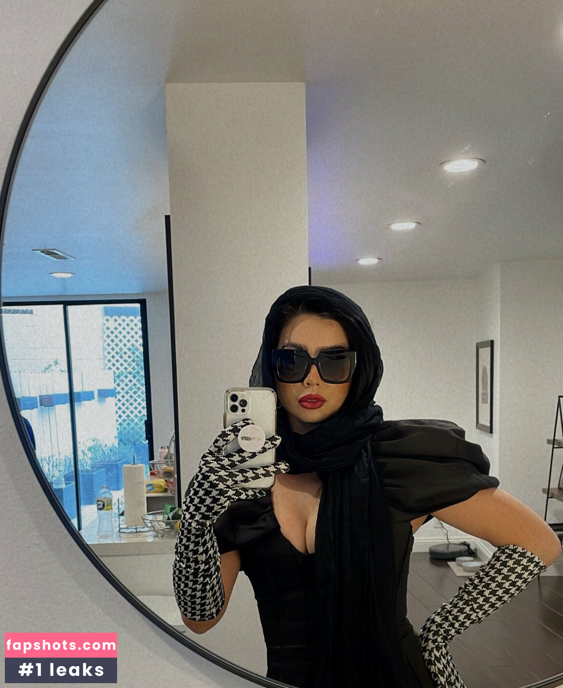 CarolineKwan gallery photo #159