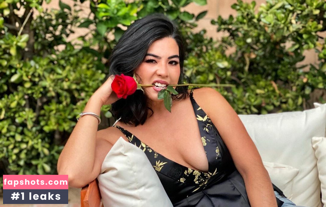 CarolineKwan gallery photo #164