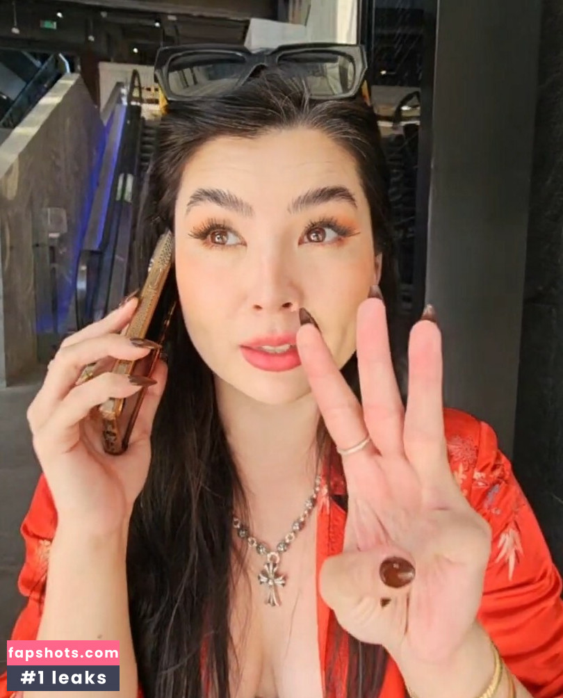 CarolineKwan gallery photo #3