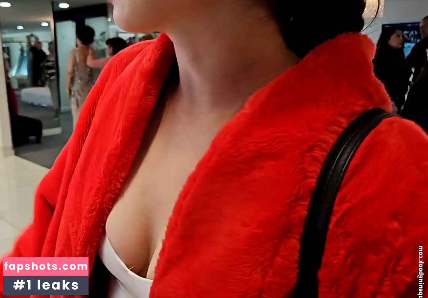 CarolineKwan gallery photo #25