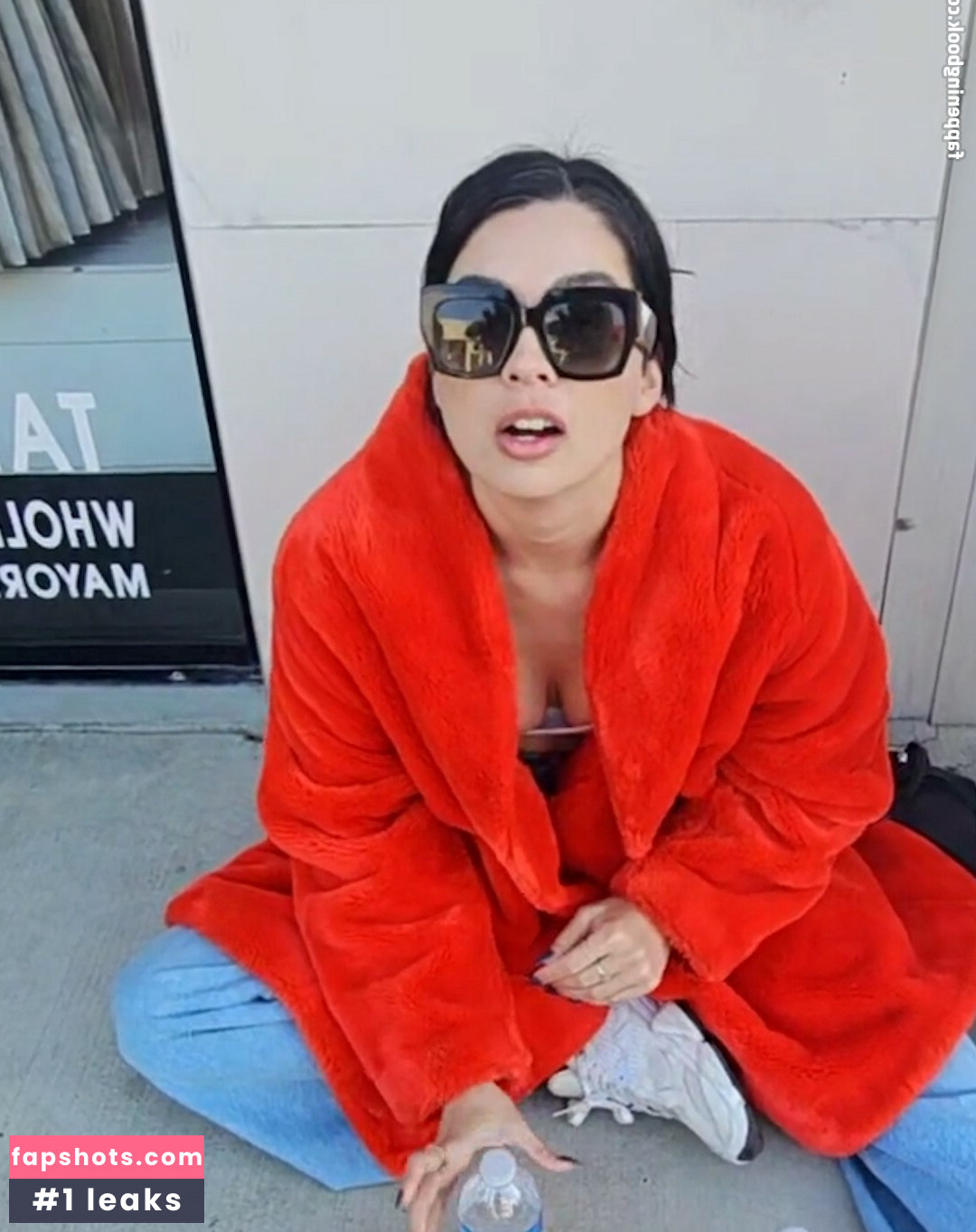 CarolineKwan gallery photo #26