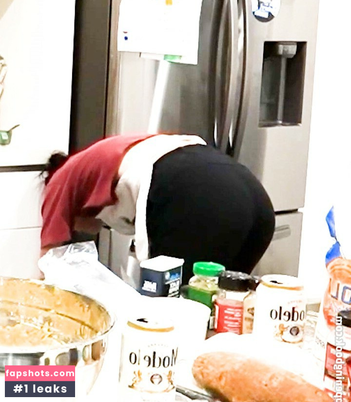 CarolineKwan gallery photo #27