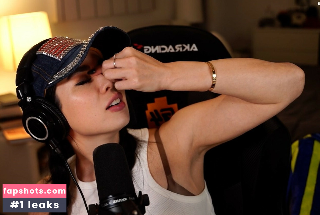 CarolineKwan gallery photo #30