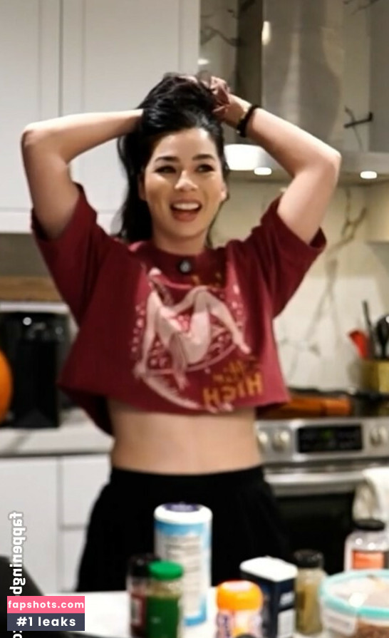 CarolineKwan gallery photo #31