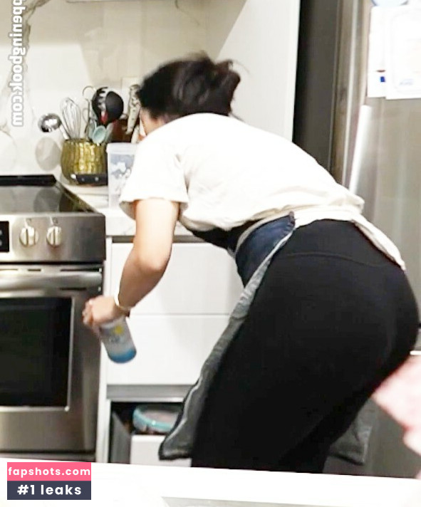 CarolineKwan gallery photo #38