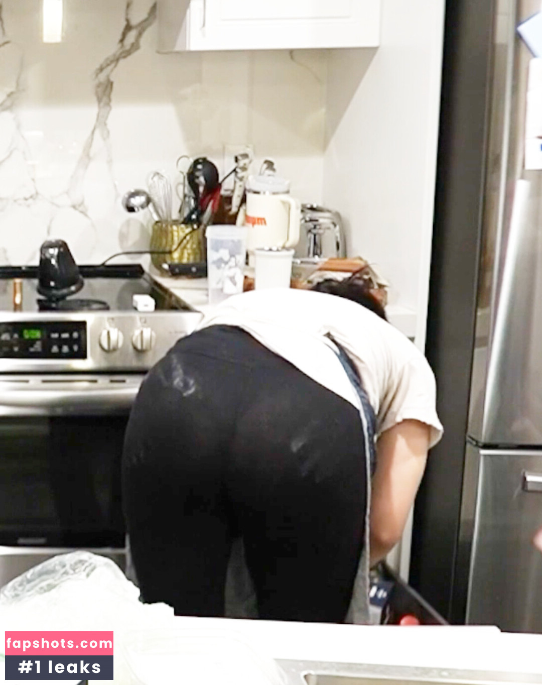 CarolineKwan gallery photo #40