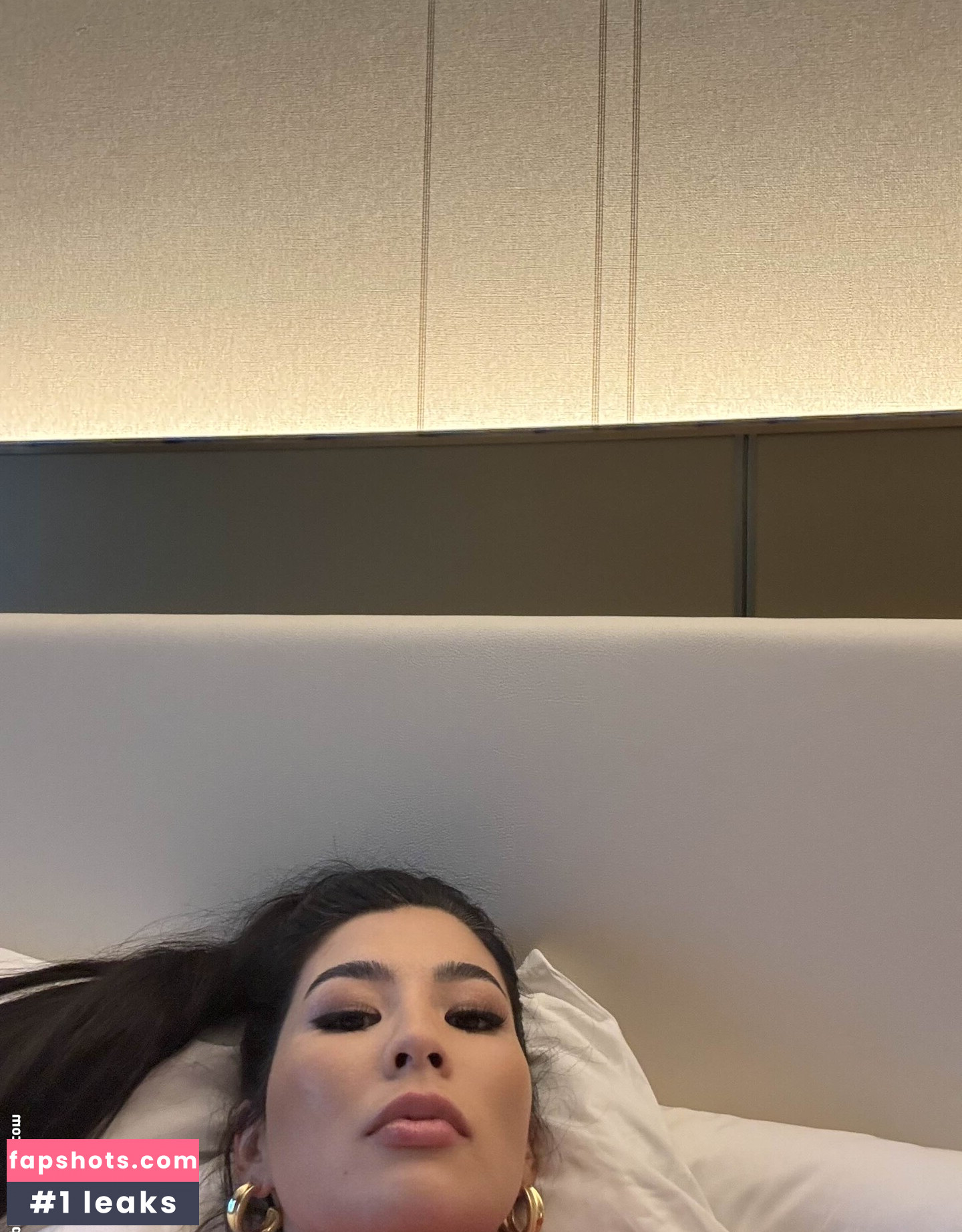 CarolineKwan gallery photo #43