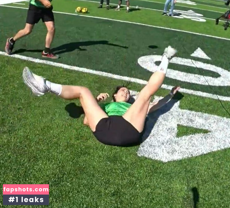 CarolineKwan gallery photo #48