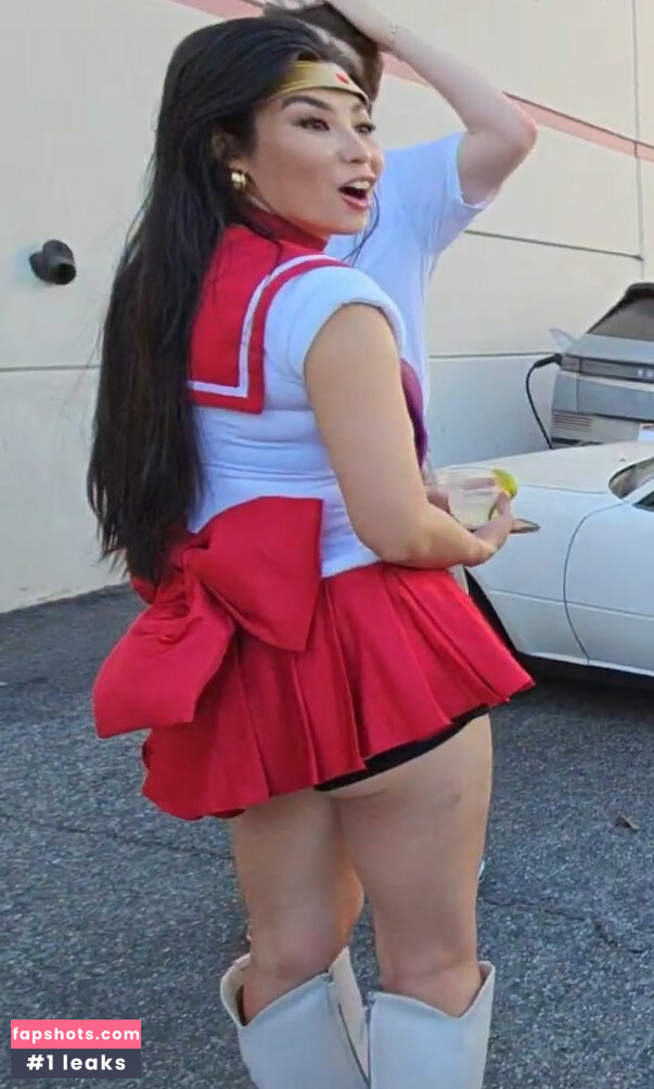 CarolineKwan gallery photo #50