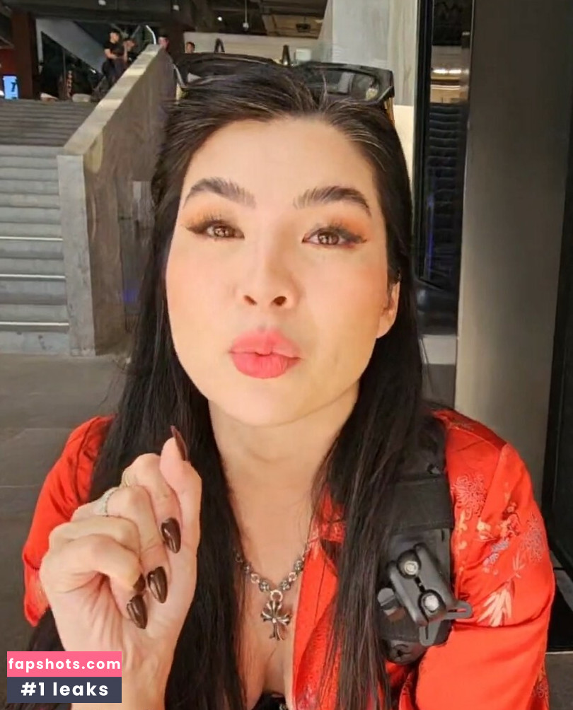 CarolineKwan gallery photo #6