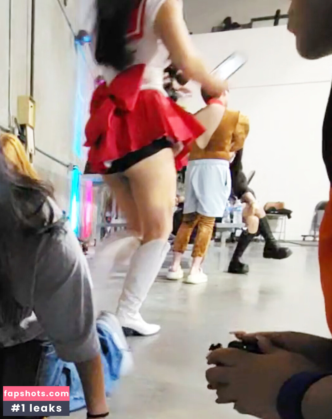 CarolineKwan gallery photo #52