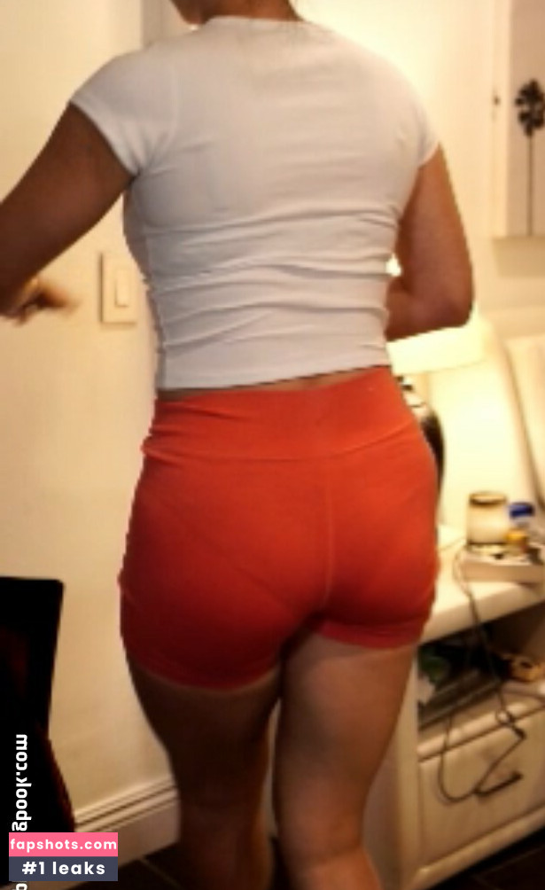 CarolineKwan gallery photo #60