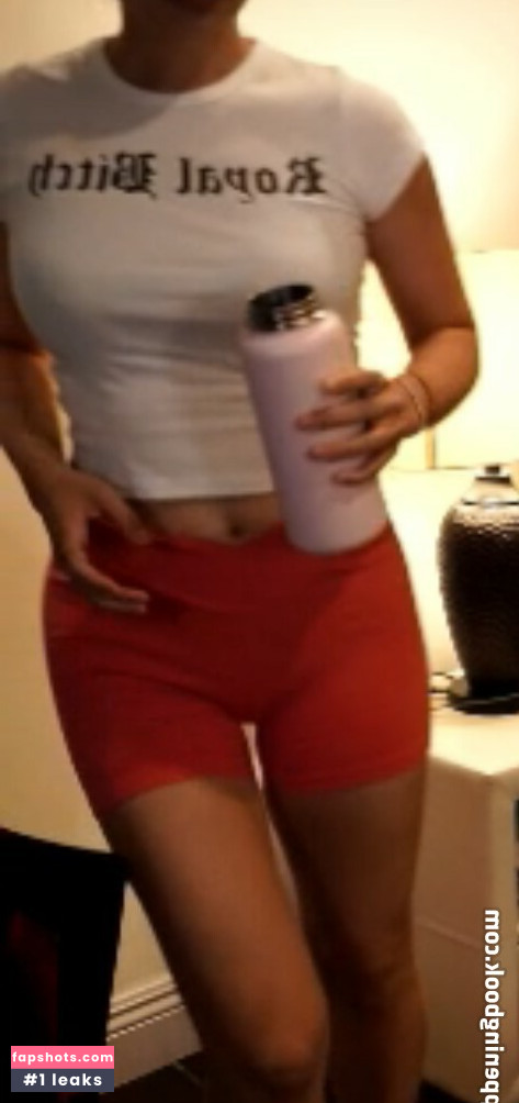 CarolineKwan gallery photo #61