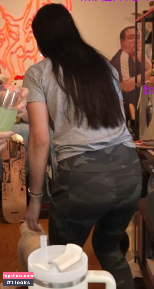 CarolineKwan gallery photo #63