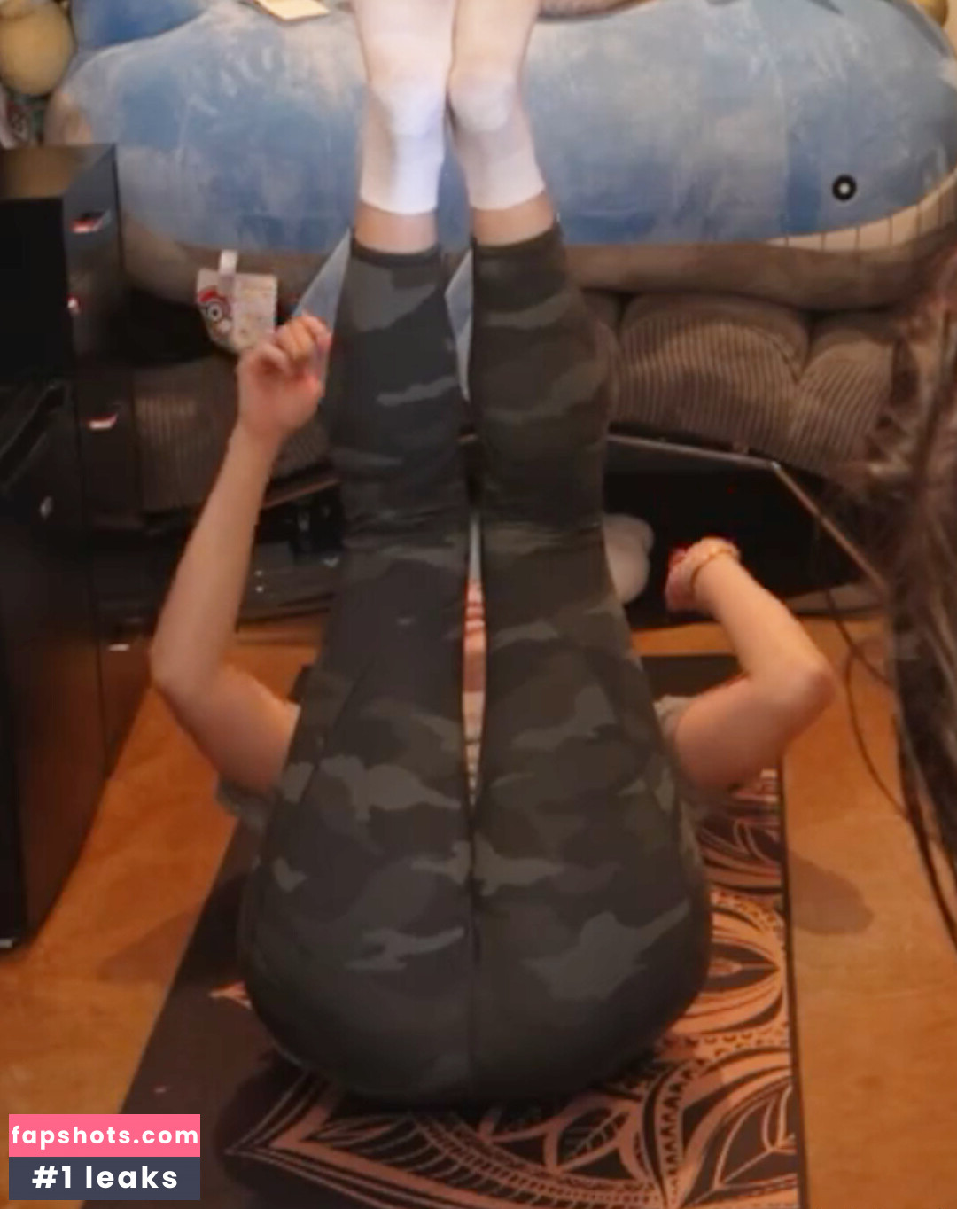 CarolineKwan gallery photo #70