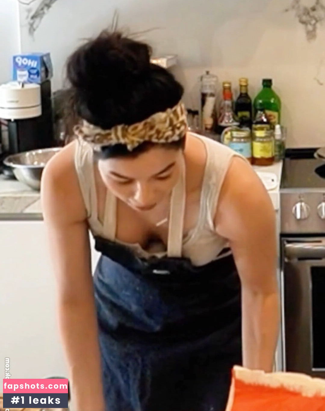 CarolineKwan gallery photo #71