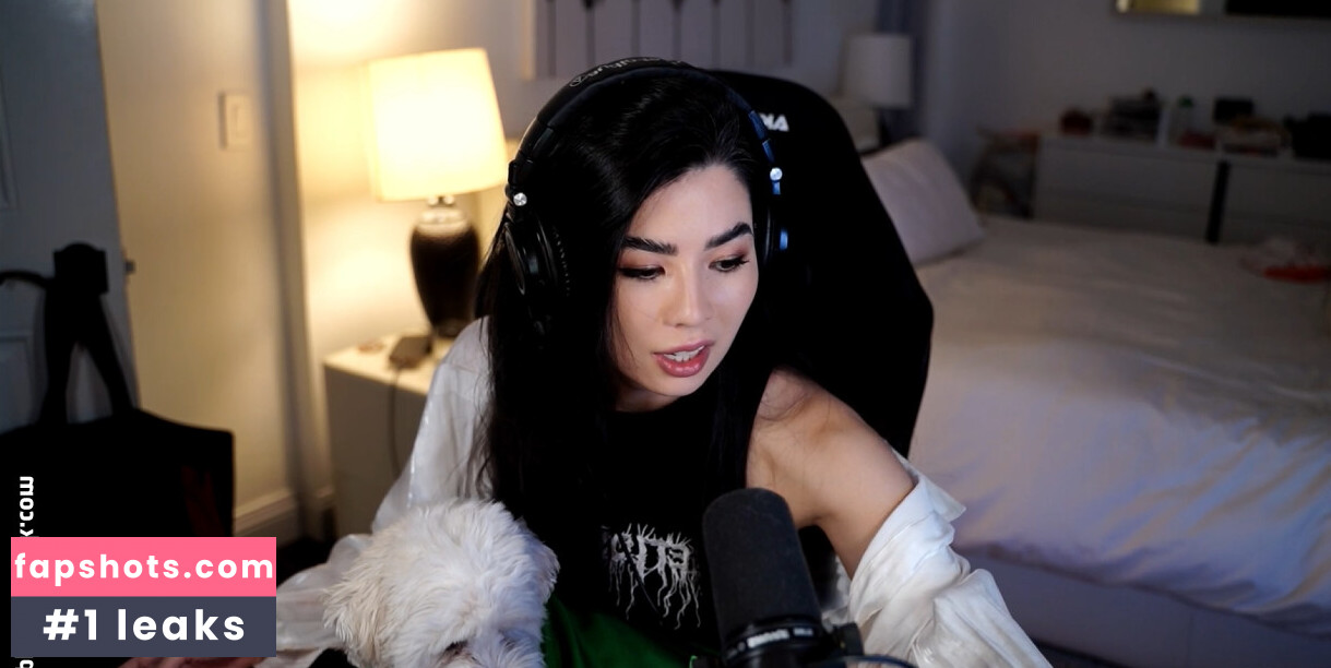 CarolineKwan gallery photo #79