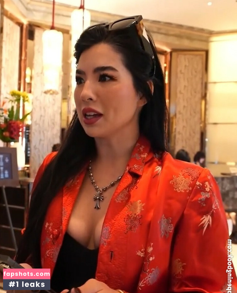 CarolineKwan gallery photo #9