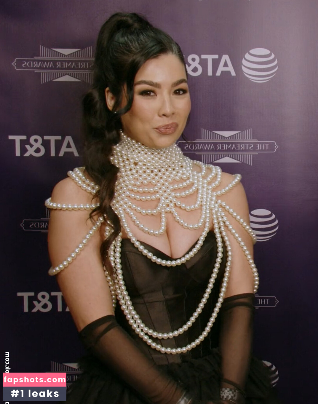 CarolineKwan gallery photo #81