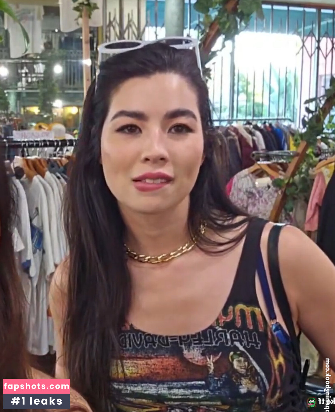 CarolineKwan gallery photo #88