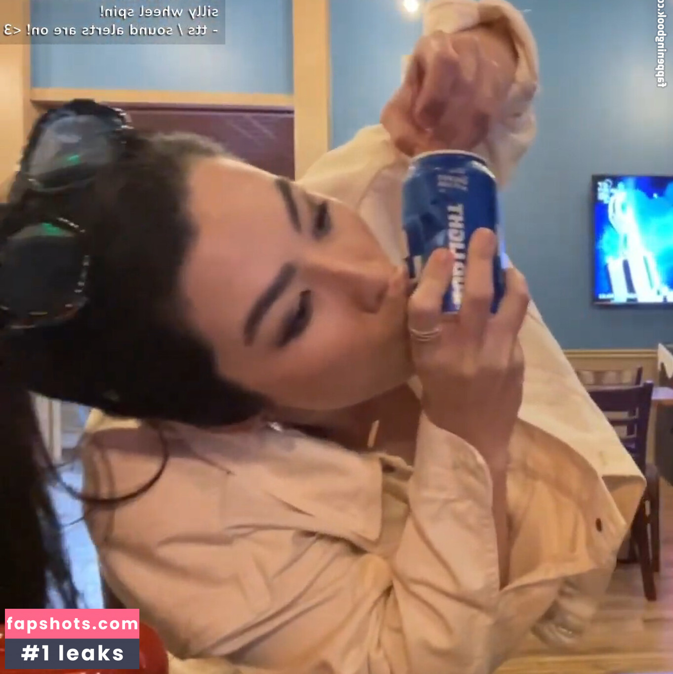 CarolineKwan gallery photo #90