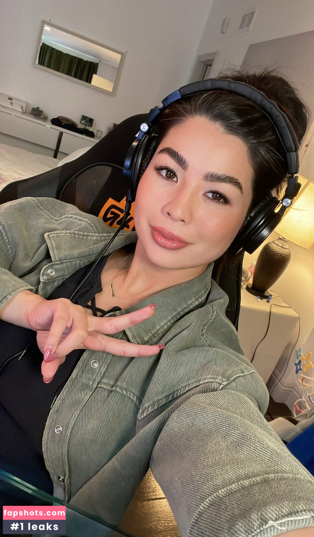 CarolineKwan gallery photo #94