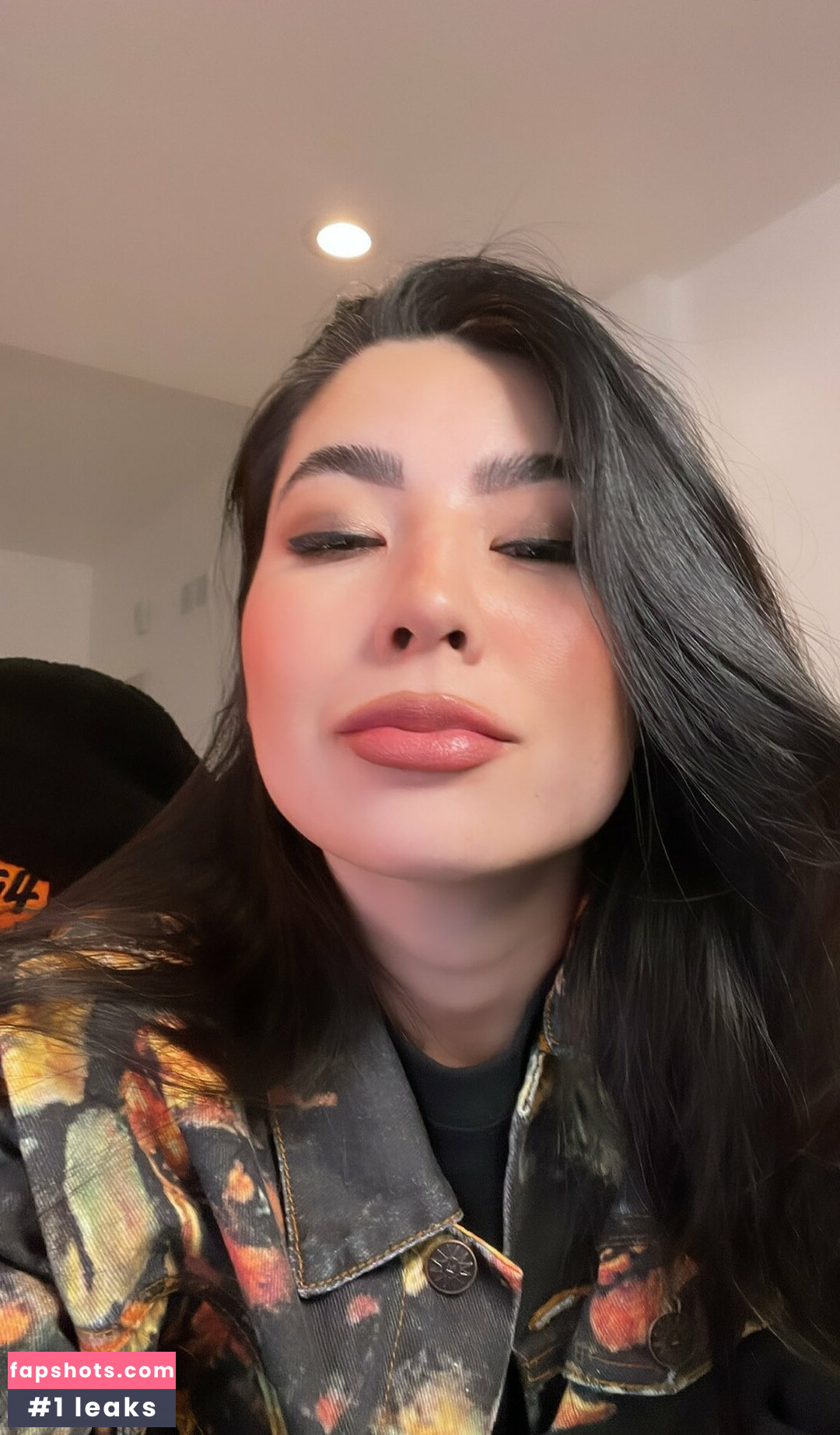 CarolineKwan gallery photo #96