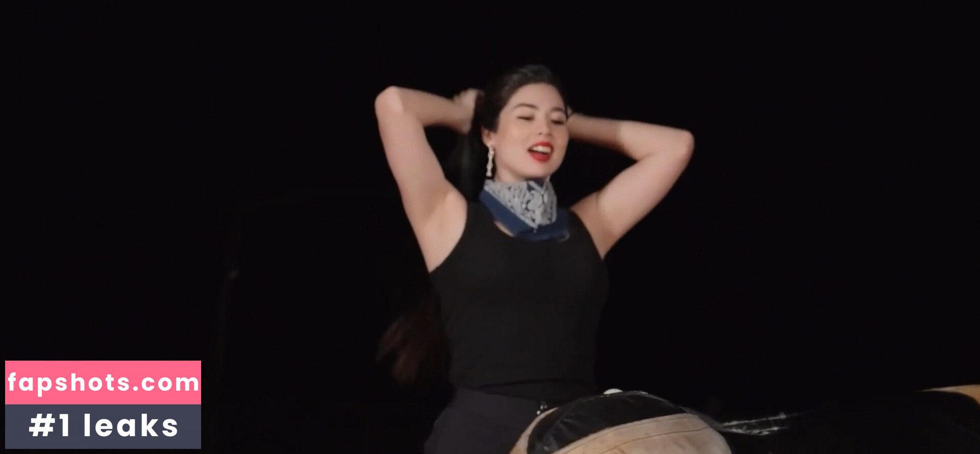 CarolineKwan gallery photo #100