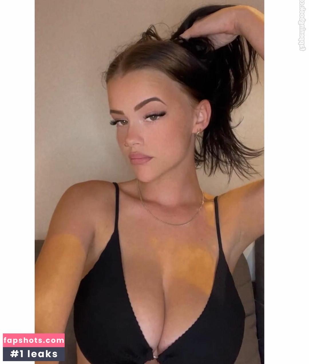 Carolyn Marcinkus nude babe gallery