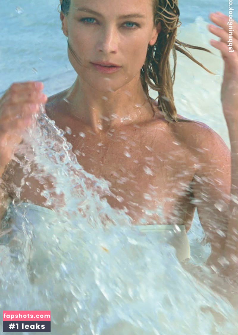 Carolyn Murphy gallery photo #108