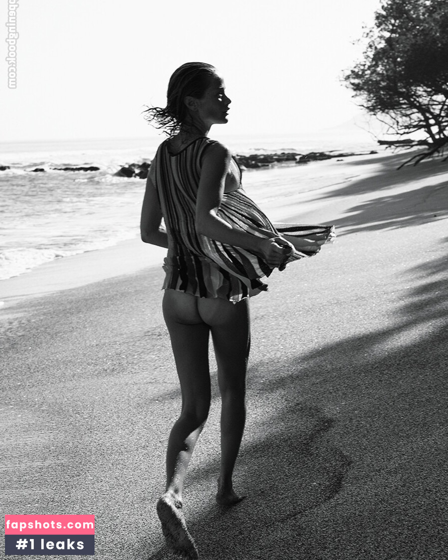 Carolyn Murphy gallery photo #24