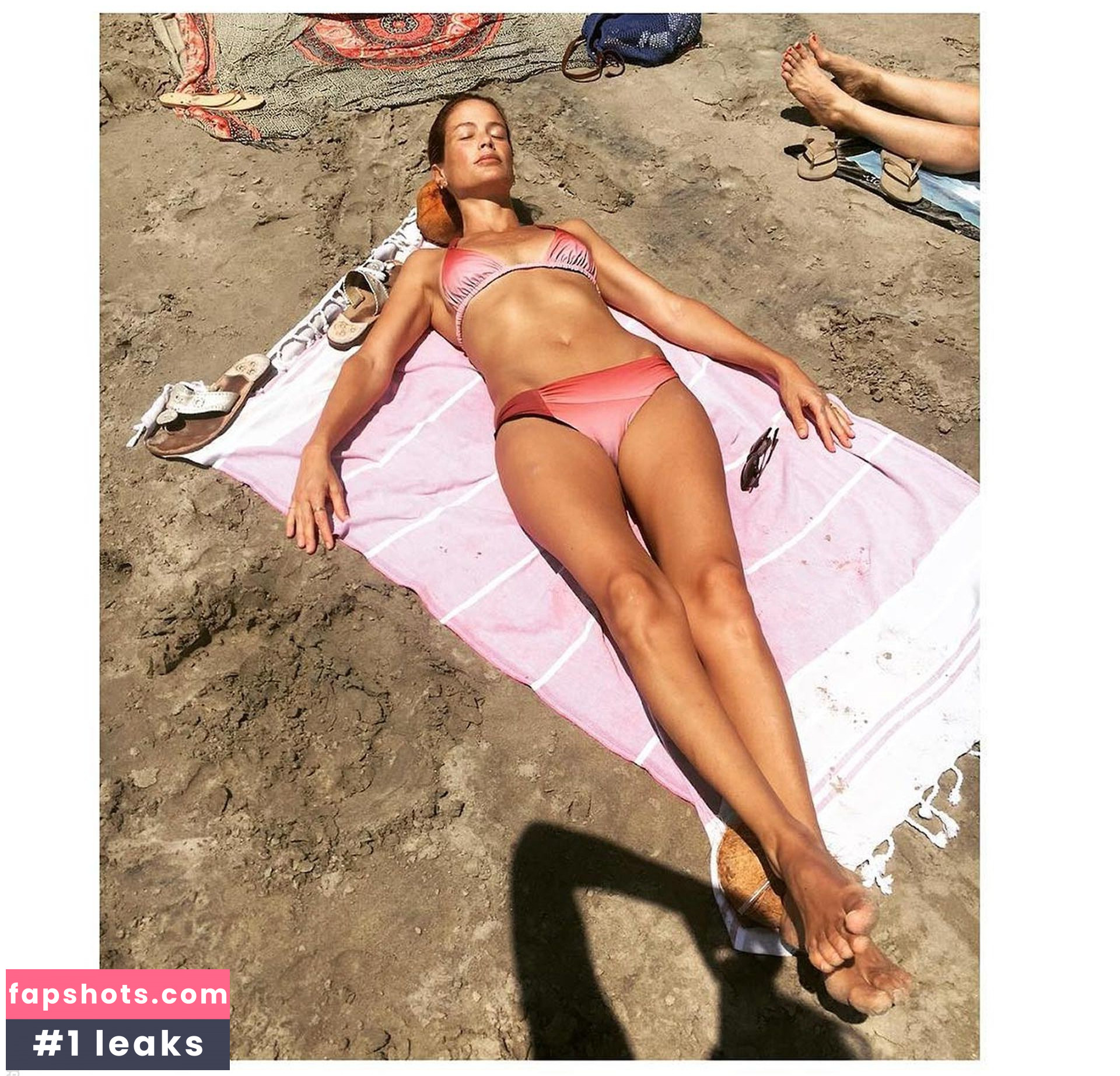 Carolyn Murphy gallery photo #35