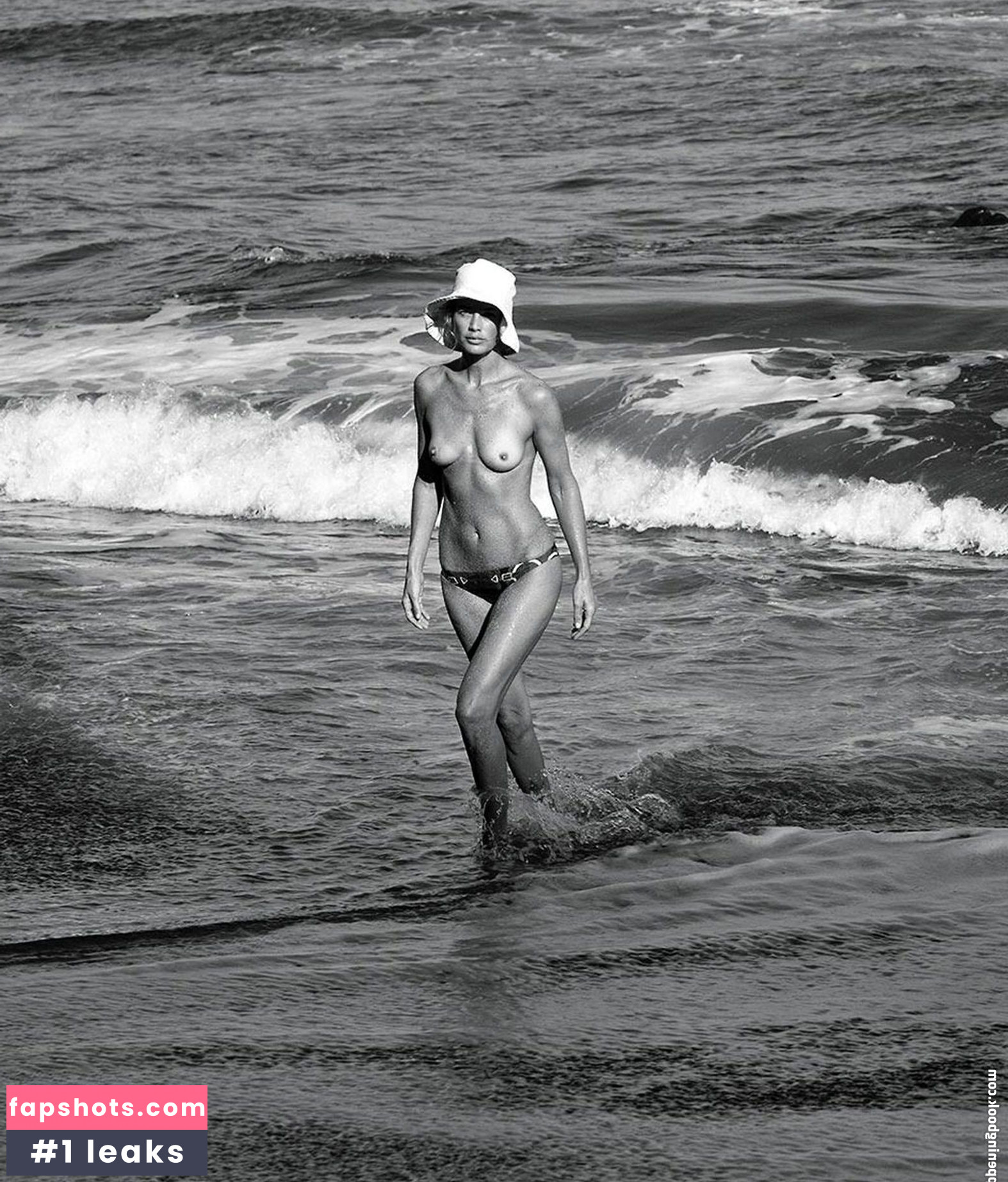 Carolyn Murphy gallery photo #43