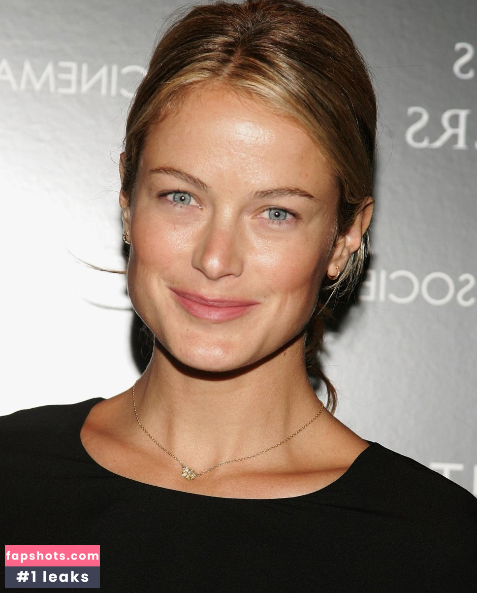 Carolyn Murphy gallery photo #71
