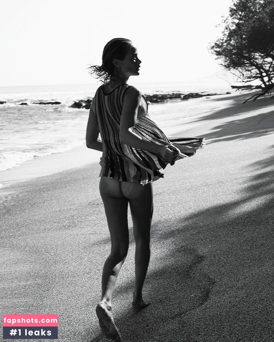 Carolyn Murphy gallery photo #76