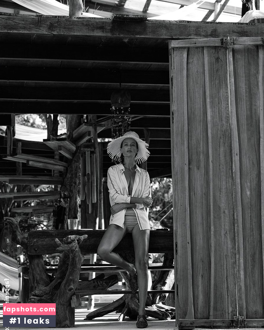 Carolyn Murphy gallery photo #77