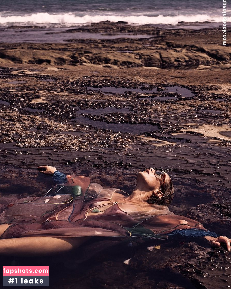 Carolyn Murphy gallery photo #78