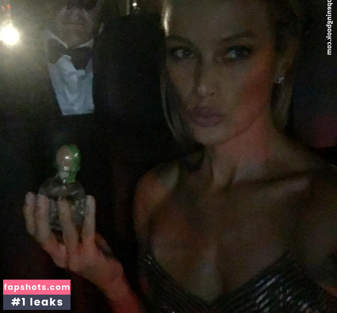 Carolyn Murphy gallery photo #92