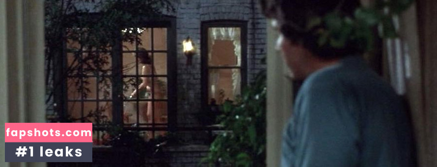 Carolyn Perry nude babe gallery