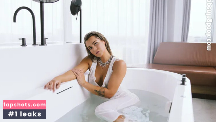 Carre Albers gallery photo #11