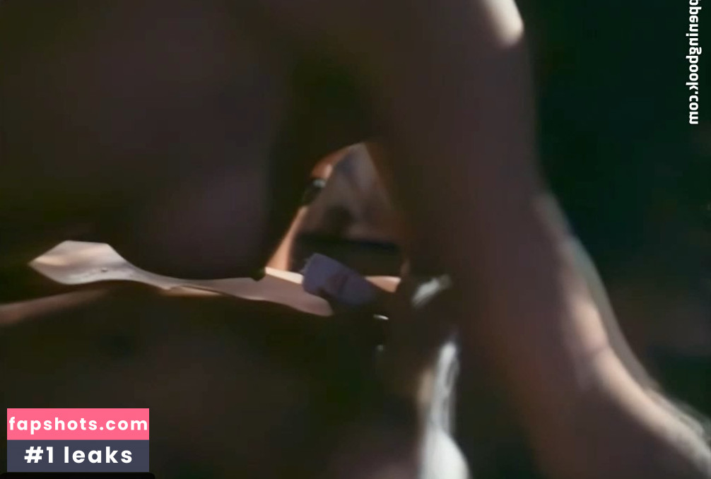 Carrie-Anne Moss gallery photo #11